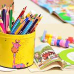子供とおうちで楽しく遊ぶために、用意するのは紙とペン！